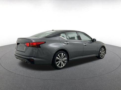 Used 2025 Nissan Altima 2.5 SV FWD image 9