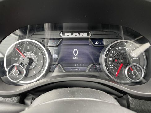 New 2026 RAM 1500 Express AWD/4WD image 17