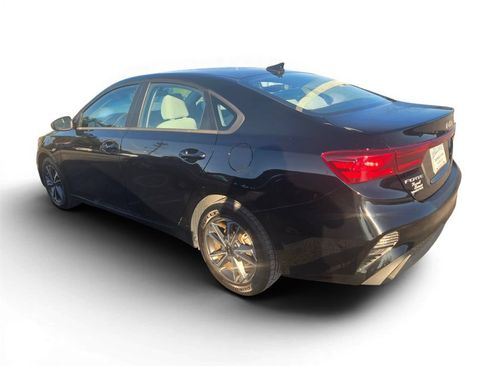 Used 2022 Kia Forte LXS FWD image 3