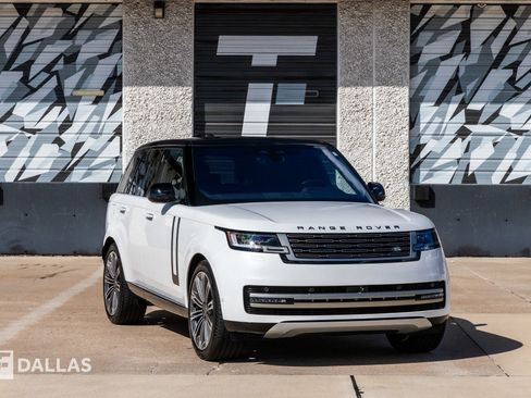 Used 2023 Land Rover Range Rover SE image 1