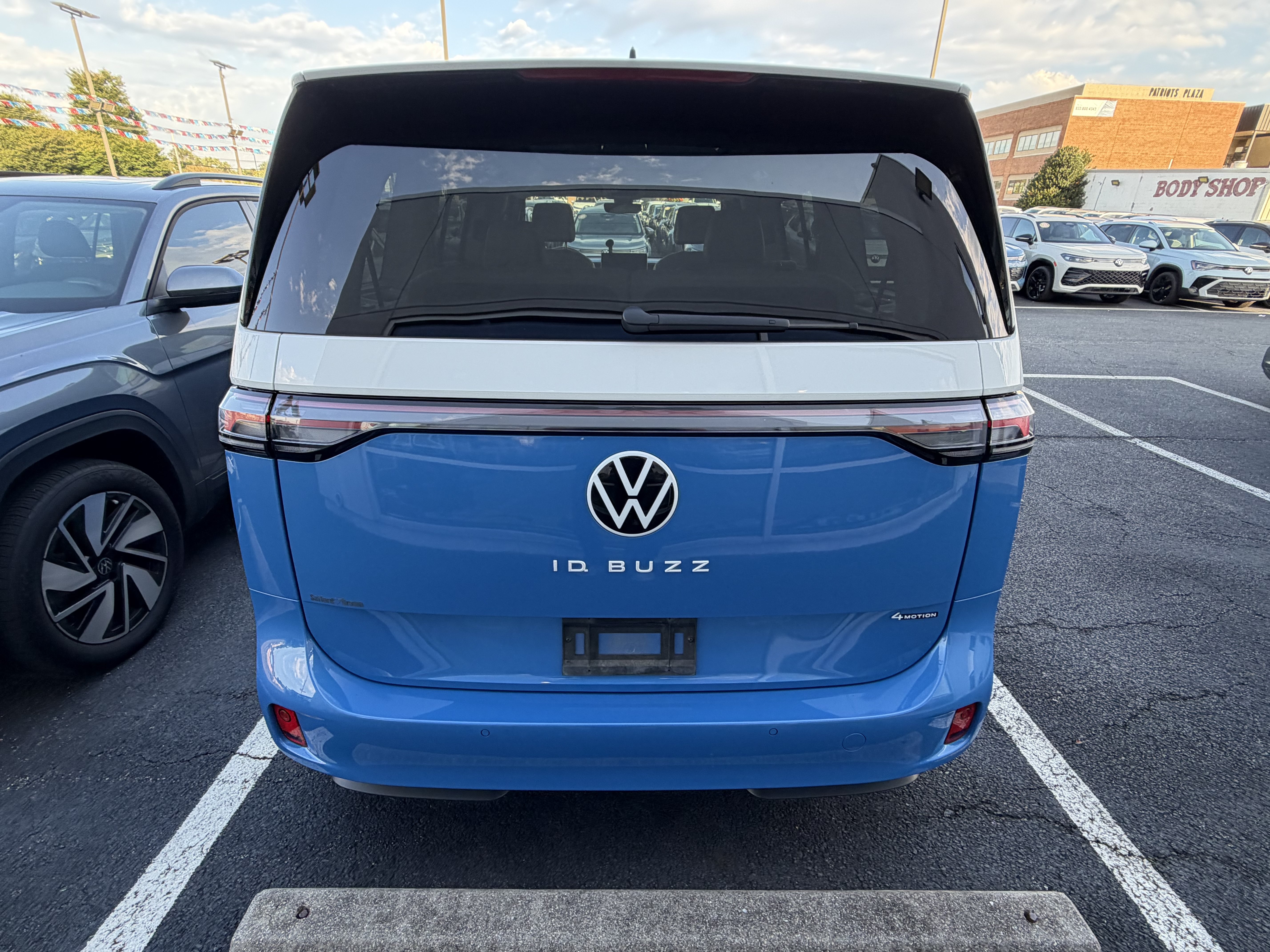 Used 2025 Volkswagen ID. Buzz 1st Edition AWD/4WD image 19