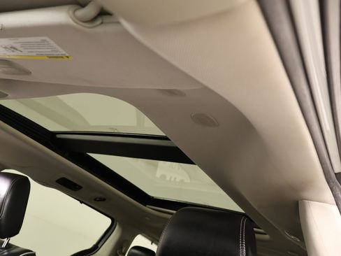 Used 2023 Chrysler Pacifica Limited FWD image 17