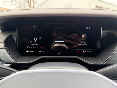 New 2026 GMC Acadia Elevation w/ Elevation Premium Package image 18