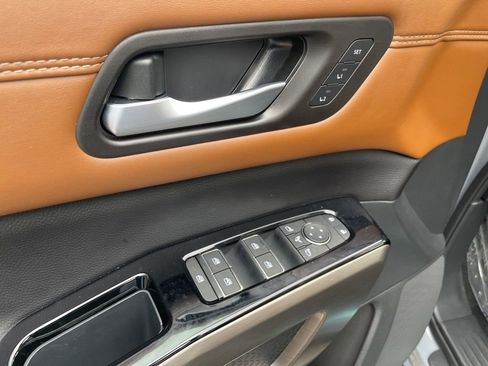 Used 2025 Nissan Pathfinder Platinum w/ Cargo Package image 6