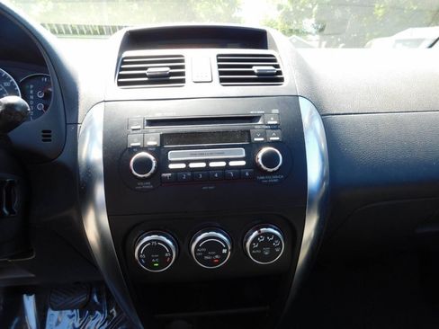 Used 2008 Suzuki SX4 AWD Hatchback w/ Touring Pkg image 10