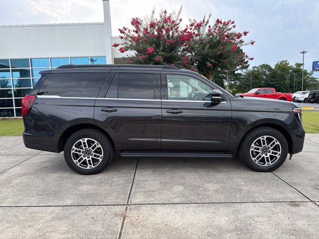 Used 2025 Ford Expedition Active AWD/4WD image 8