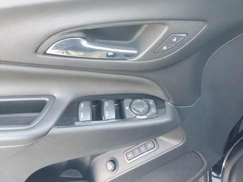 Used 2023 Chevrolet Equinox Premier image 20