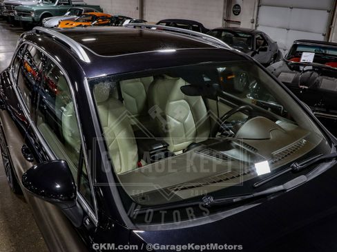 Used 2016 Porsche Cayenne Turbo image 15