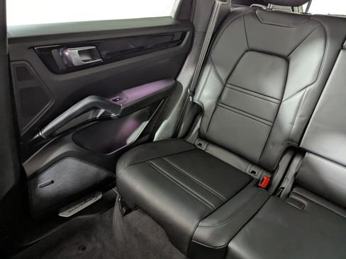 Used 2023 Porsche Cayenne AWD/4WD image 12