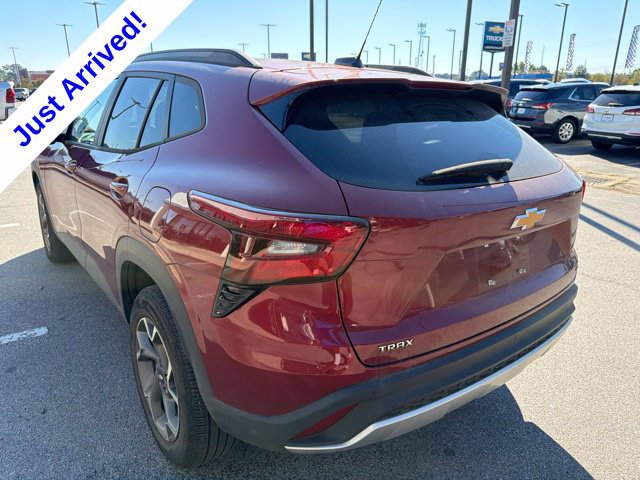 Used 2025 Chevrolet Trax LT w/ Driver Confidence Package FWD image 5