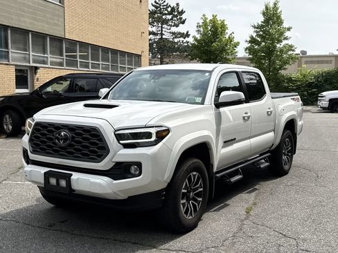 Used 2023 Toyota Tacoma TRD Sport AWD/4WD image 3