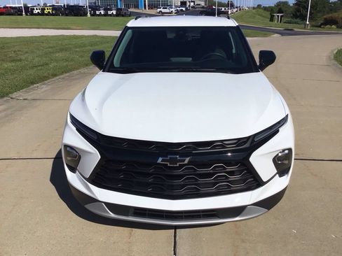 Used 2024 Chevrolet Blazer LT w/ Convenience Package FWD image 2