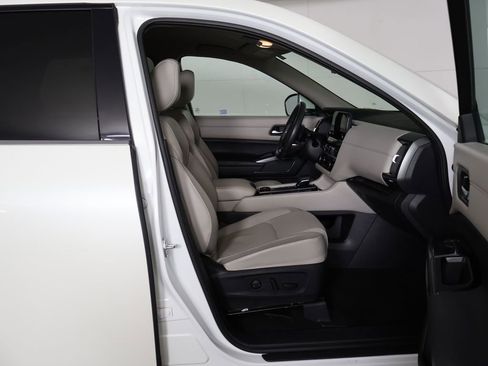 Used 2023 Nissan Pathfinder SL AWD/4WD image 30