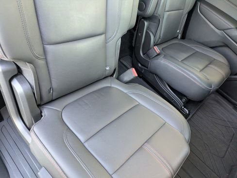 Used 2023 Chevrolet Traverse RS FWD image 37