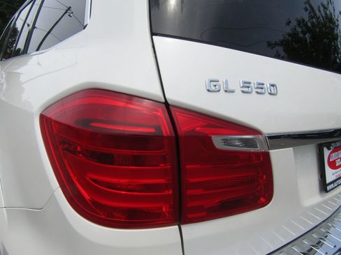 Used 2015 Mercedes-Benz GL 550 4MATIC image 10