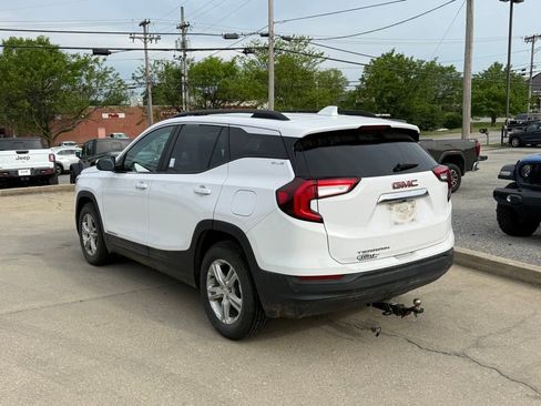 Used 2022 GMC Terrain SLE w/ Driver Convenience Package FWD image 8