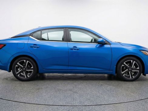 Used 2025 Nissan Sentra SV FWD image 11