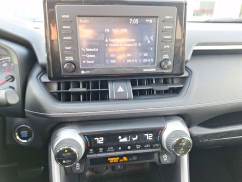 Used 2021 Toyota RAV4 XLE image 28