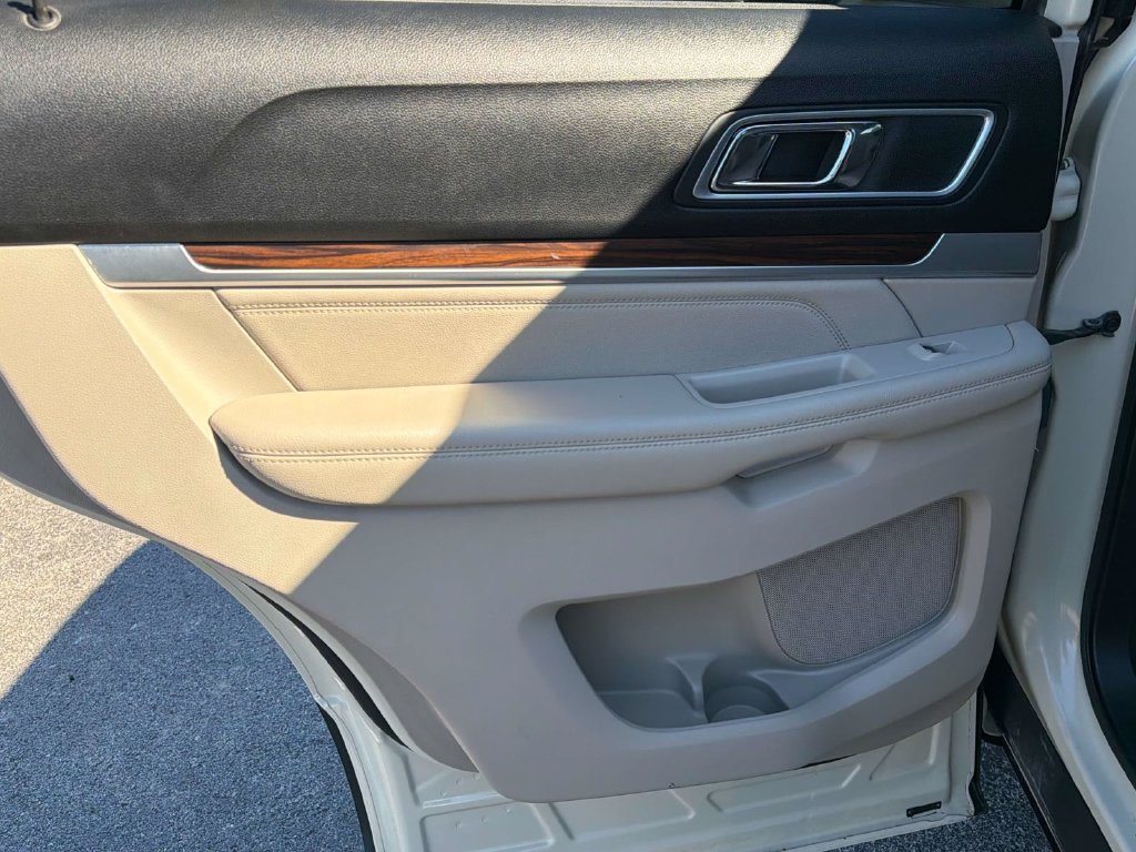 Used 2018 Ford Explorer Limited AWD/4WD image 17