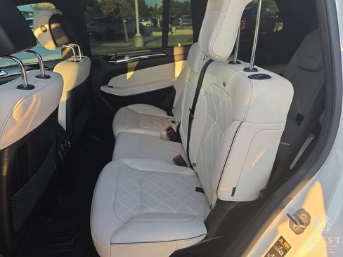 Used 2018 Mercedes-Benz GLS 550 4MATIC image 23