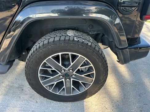 Used 2024 Jeep Wrangler High Altitude AWD/4WD image 19