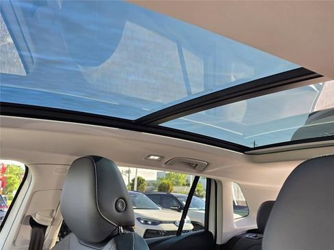 New 2026 Volkswagen Tiguan SE FWD image 18