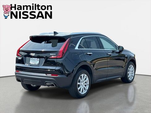 Used 2019 Cadillac XT4 Luxury w/ Cold Weather Package FWD image 2