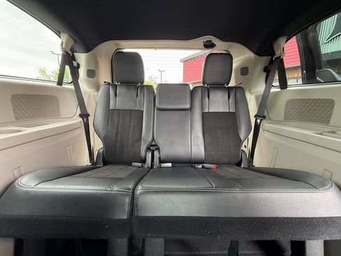 Used 2019 Dodge Grand Caravan SXT FWD image 19