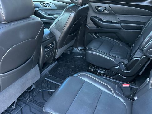 Used 2021 Chevrolet Traverse Premier image 14