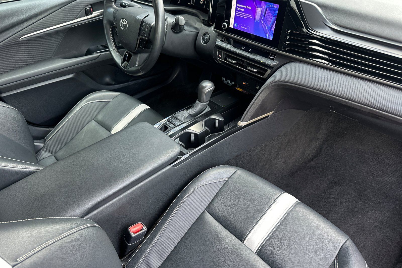 Used 2025 Toyota Camry SE FWD image 18