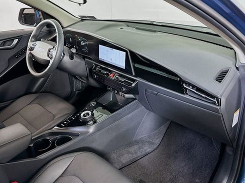 Used 2024 Kia Niro EX w/ EX Cold Weather Package FWD image 22