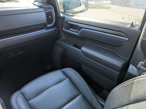 Used 2025 GMC Sierra 1500 SLT AWD/4WD image 18