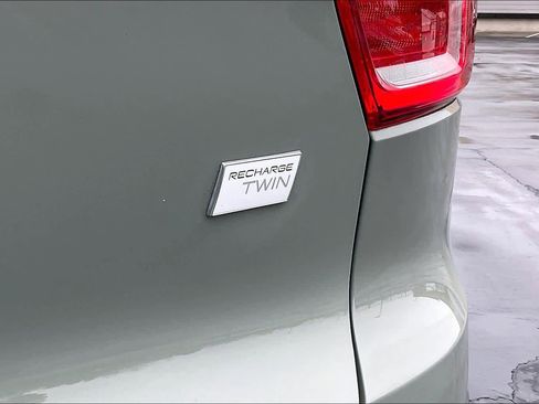 Used 2023 Volvo XC40 Recharge Ultimate image 11