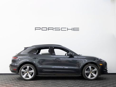 Certified 2026 Porsche Macan AWD/4WD image 8