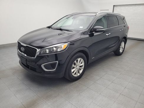 Used 2017 Kia Sorento AWD w/ LX Convenience Package image 2