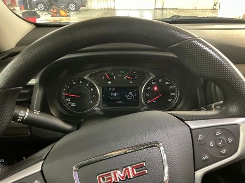 Certified 2023 GMC Acadia SLE w/ Driver Convenience Package image 16