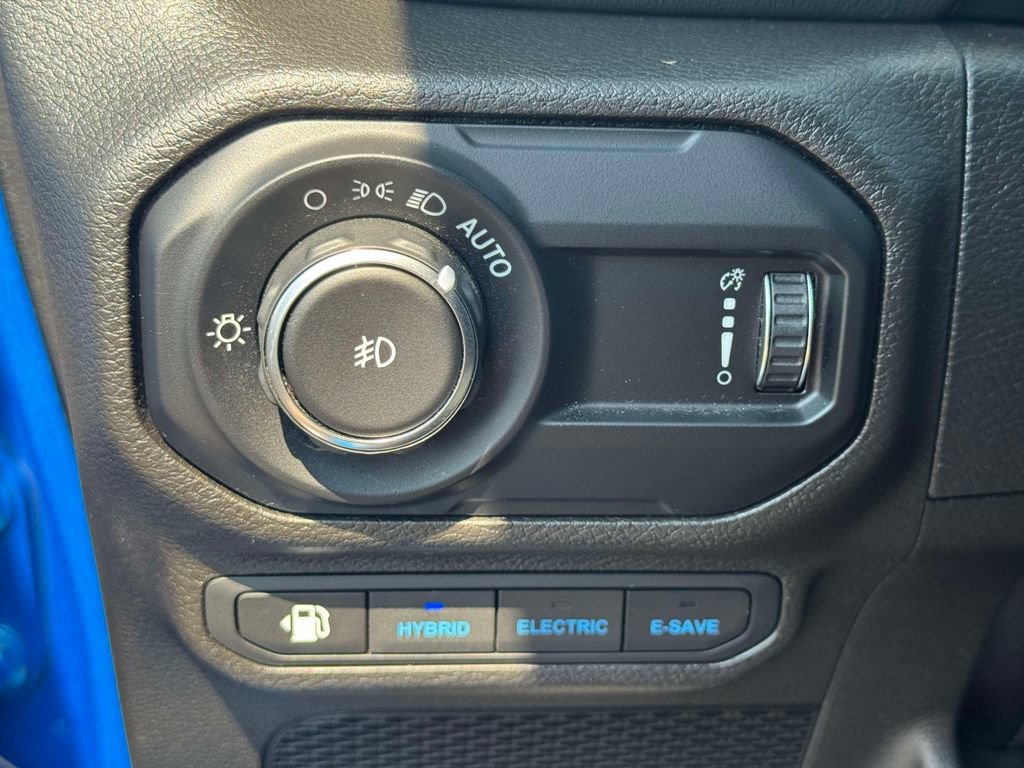 Used 2023 Jeep Wrangler Unlimited Sahara w/ Cold Weather Group AWD/4WD image 18