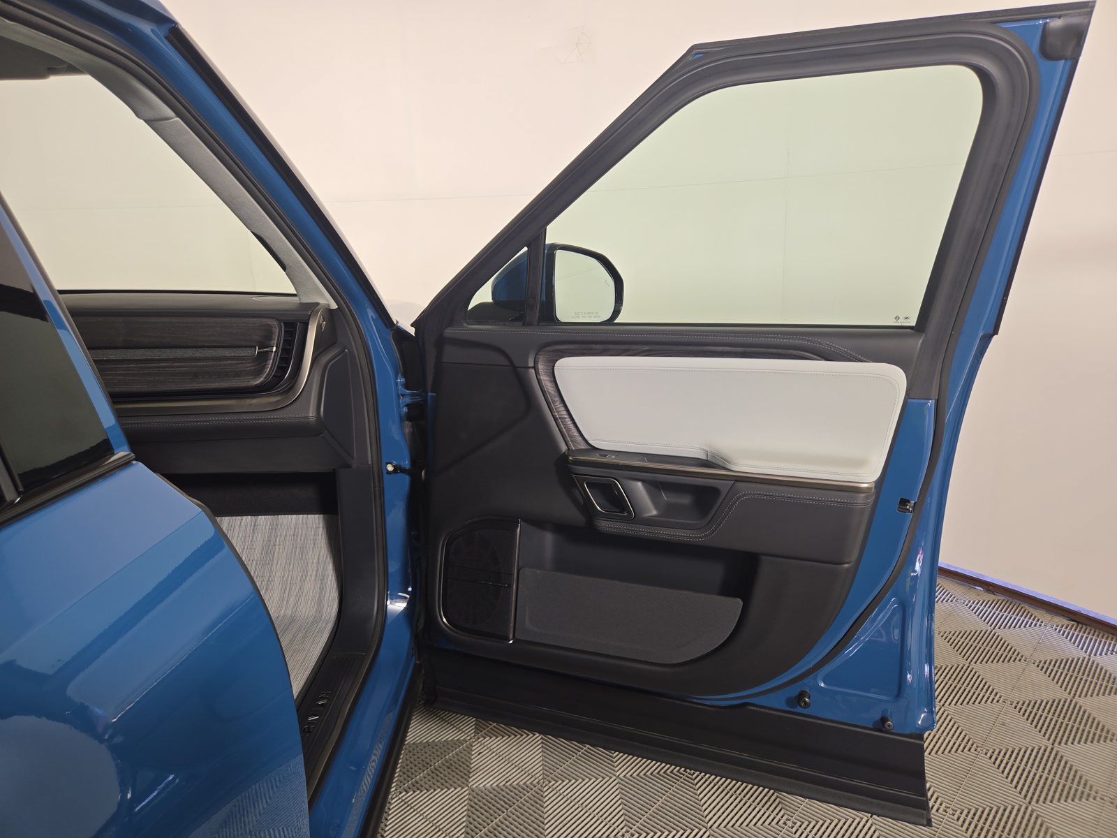 Used 2022 Rivian R1T Launch Edition AWD/4WD image 18