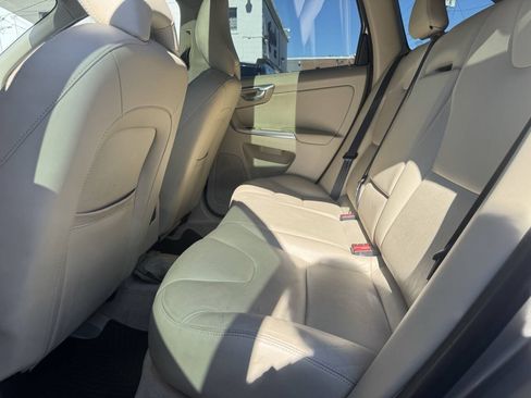 Used 2015 Volvo XC60 T6 w/ Proximity Package AWD/4WD image 10