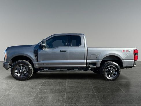 Used 2023 Ford F250 Lariat w/ Sport Appearance Package AWD/4WD image 4