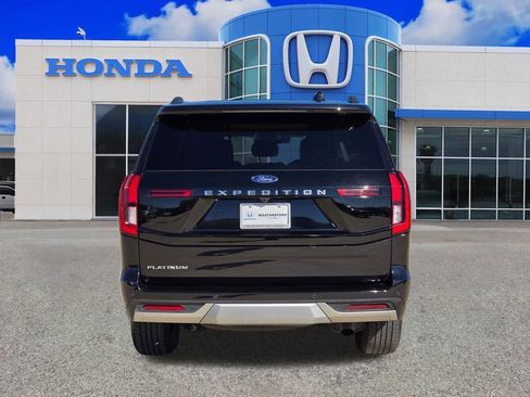 Used 2025 Ford Expedition Platinum image 4