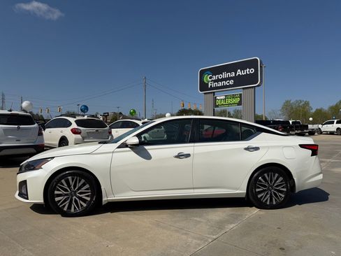 Used 2023 Nissan Altima 2.5 SV image 3