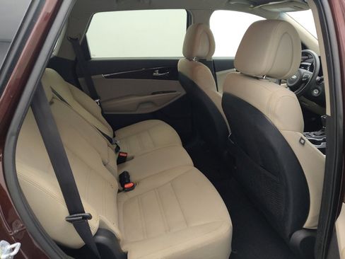 Used 2016 Kia Sorento LX image 19