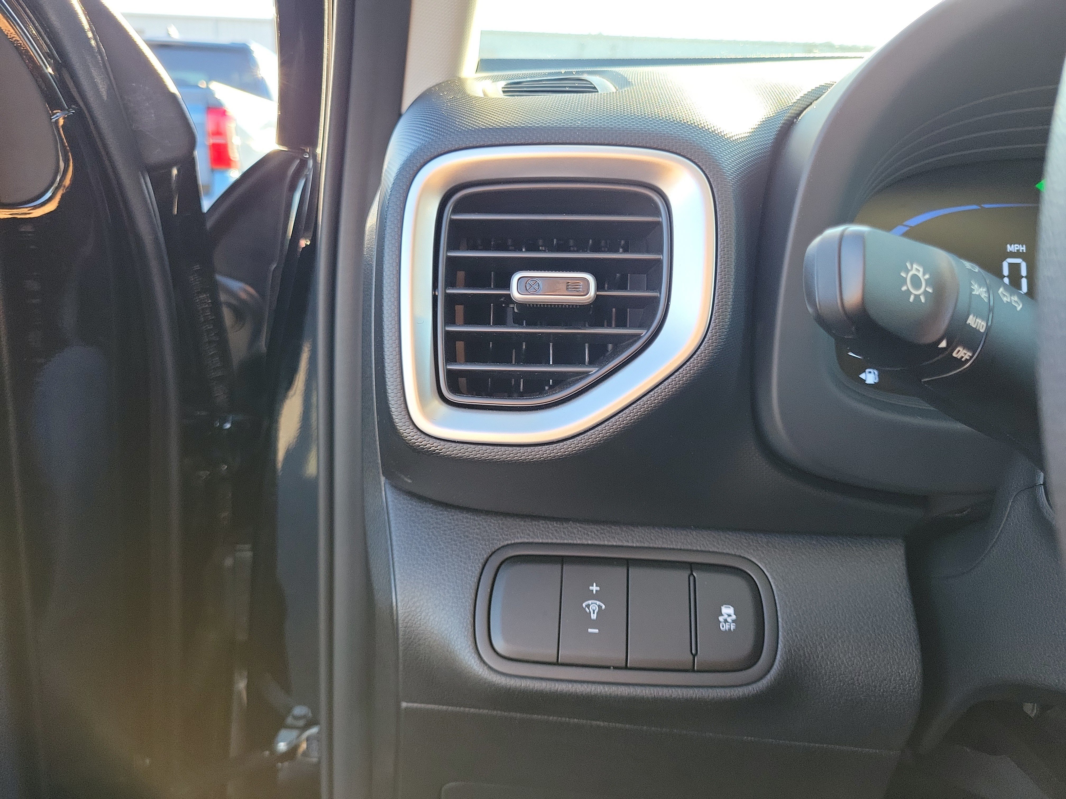 Used 2025 Hyundai Venue SE FWD image 20