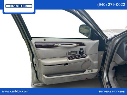 Used 2011 Lincoln Town Car Signature Limited w/ Continental Edition Pkg image 24