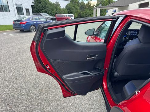 Used 2021 Toyota C-HR XLE FWD image 30
