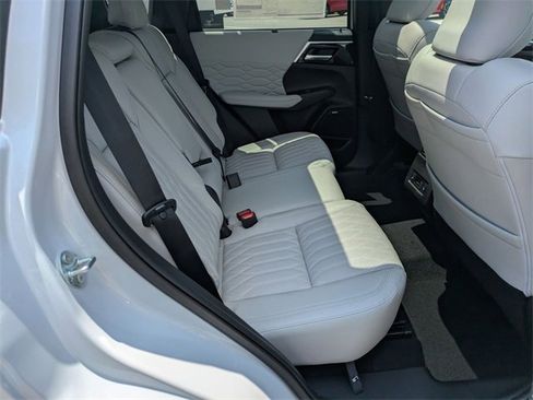 New 2025 Mitsubishi Outlander SEL image 32