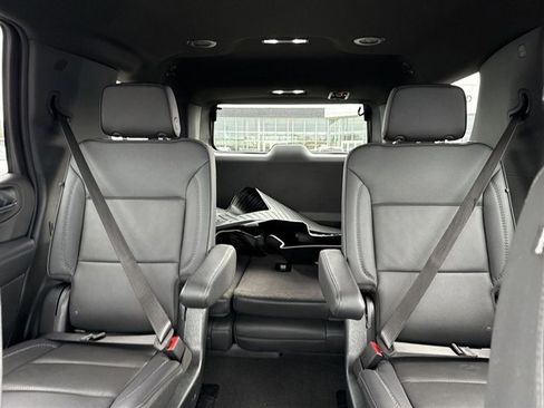 Used 2024 GMC Yukon Denali w/ Advanced Technology Package image 12