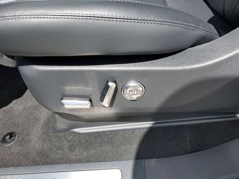 New 2026 Lincoln Navigator Premiere AWD/4WD image 23