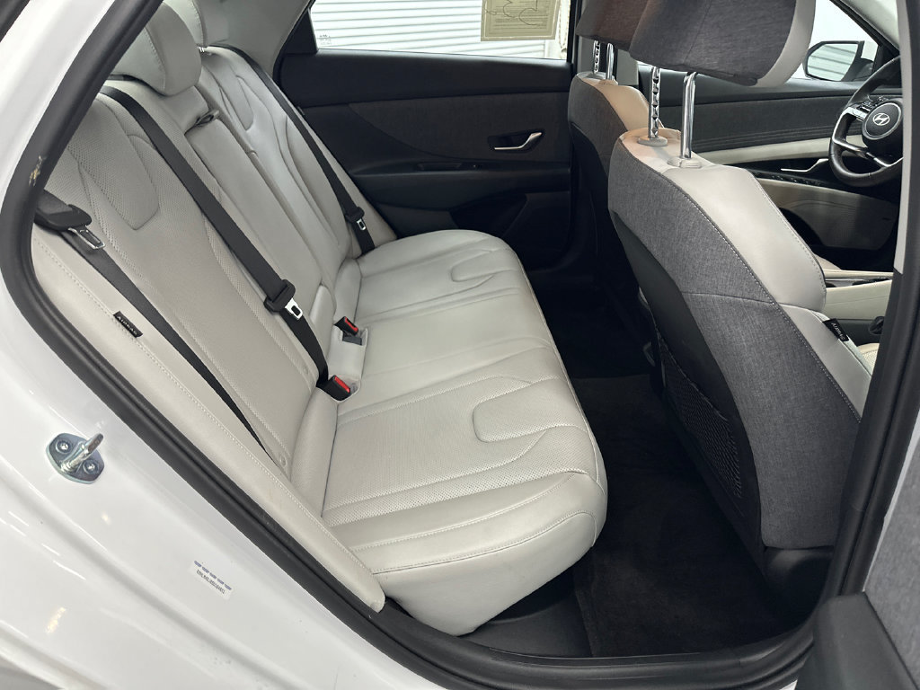 Used 2025 Hyundai Elantra Limited FWD image 17
